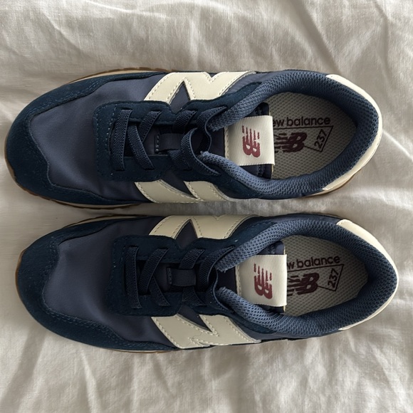 New Balance Classic Navy Kids Sneakers - Picture 4 of 7